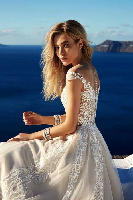 Vand rochie de mireasă din dantela "Cameron by Eva Lendel"