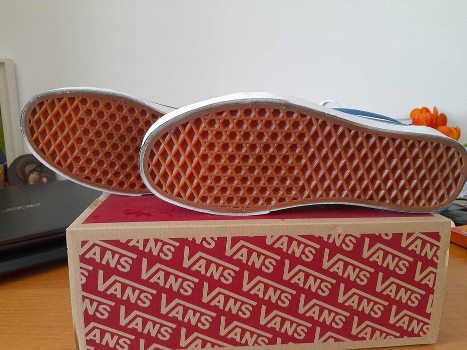 Pantofi noi Vans Old School marime 40,5