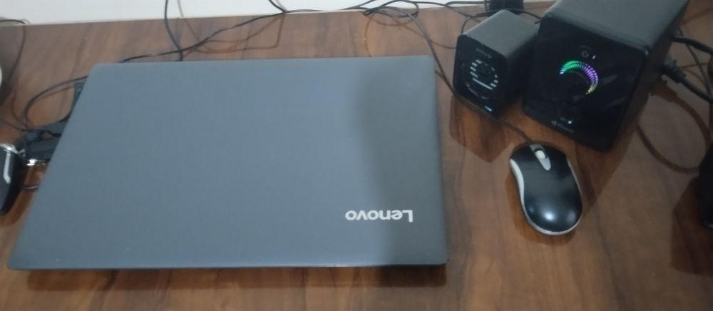 Noutbuk Sotiladi srochni.Nomi Lenovo narxi 2milon kelishamz