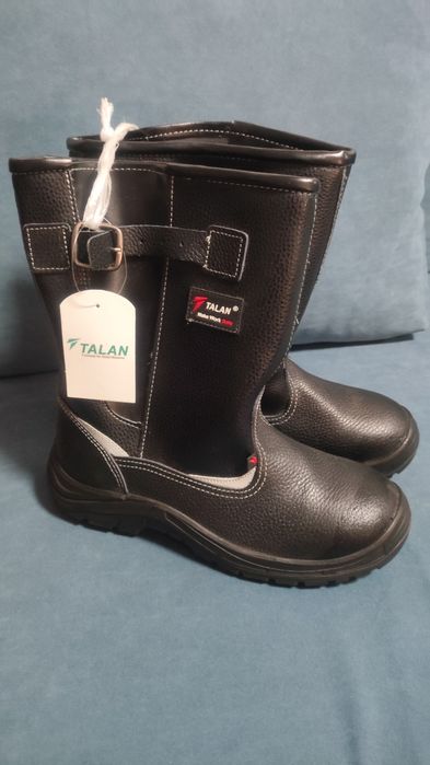 Костюмы сварочные, сапоги, рукавицы