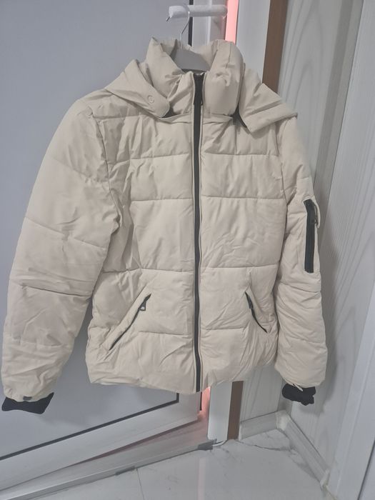 Geaca dama  culoare bej model deosebit