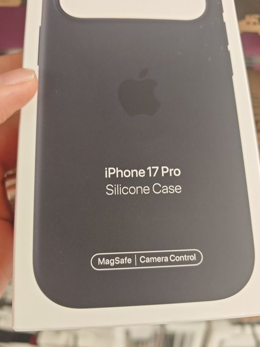 17 Pro  Original silicone case Magsafe