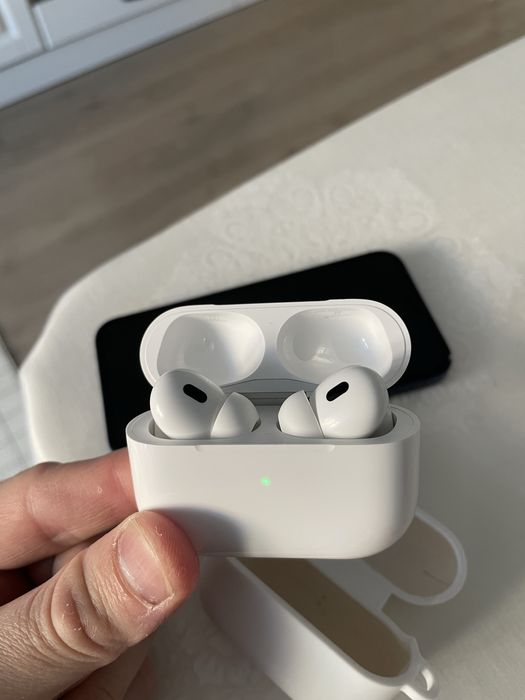 AirPods Pro 2 в идеальном состоянии.