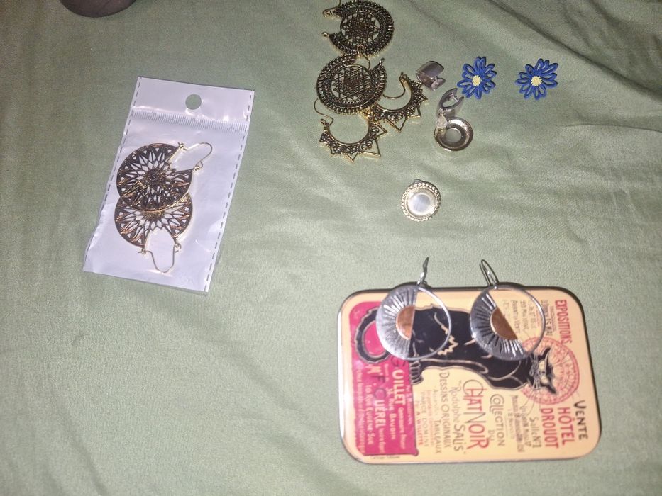 Сребърни обеци и естествени камъни-висулки