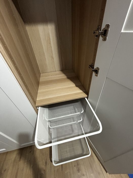 Vând dulap Ikea în stare foarte bună