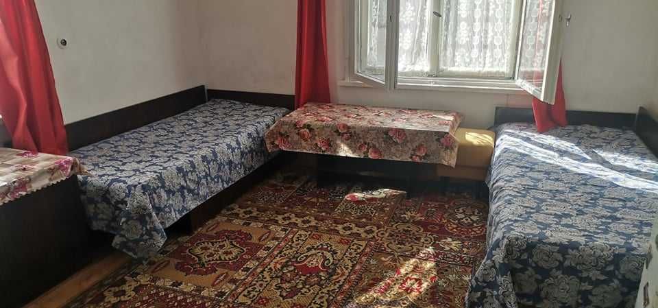 Дава се под наем Двустаен апартамент в Бургас, Център - 60 кв.м за 102 € - Снимка #3