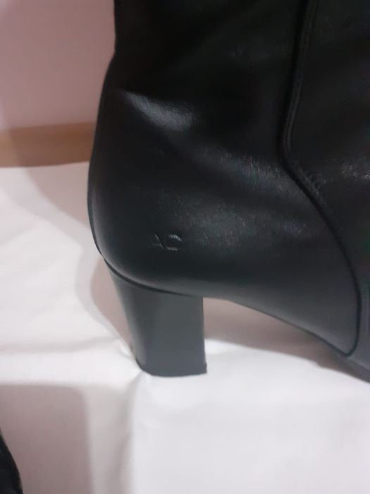 Cizme lungi Anna Cori ,350 lei ,sunt noi,,negre