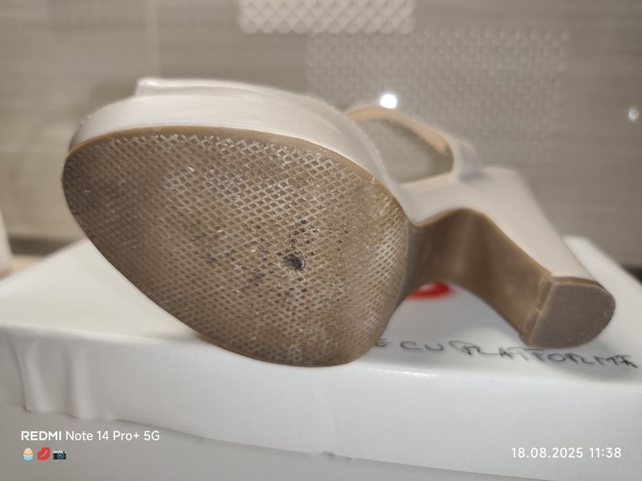 Sandale roz prafuit cu platforma