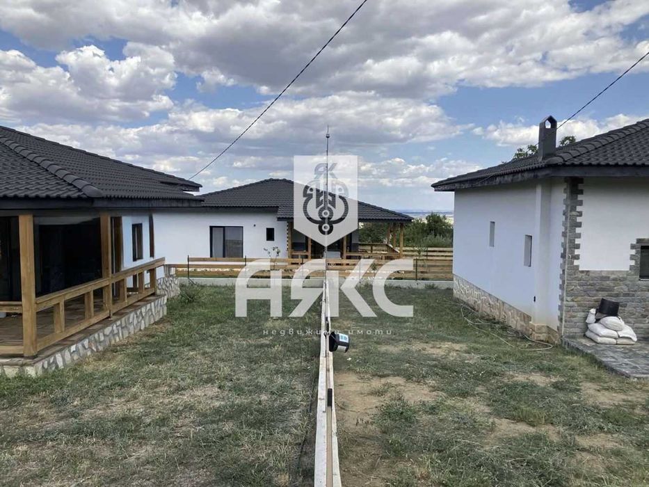 Едноетажна къща в с. Симеоновец