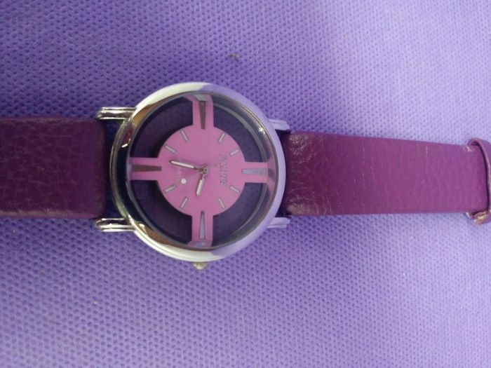 Продавам 3 броя кварцови часовника