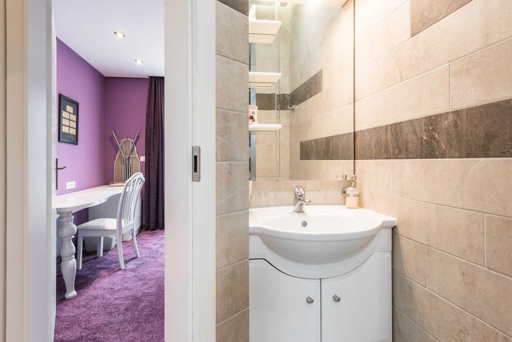 Продава се Тристаен апартамент в Варна, Левски - 135 кв.м за 1473 €/кв.м - Снимка #15