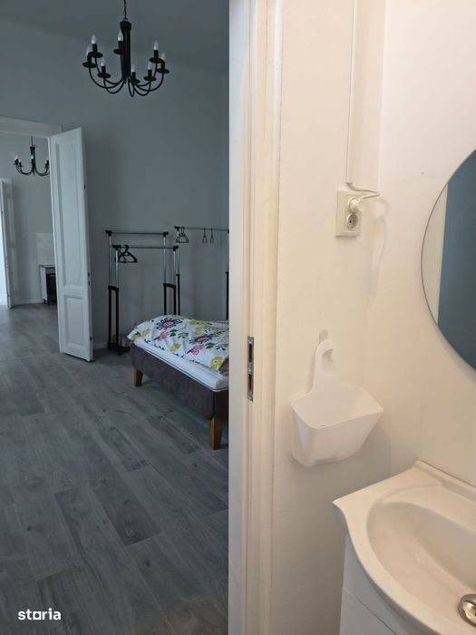 Apartament in zona centrala,finisat (cladire istorica ),mobilat,cu par