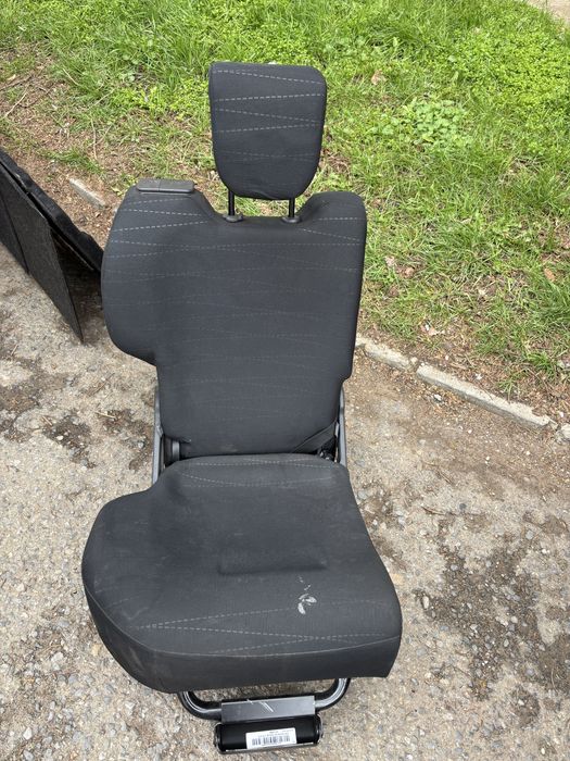 Салон за Тойота Ярис 2005 (две врати)