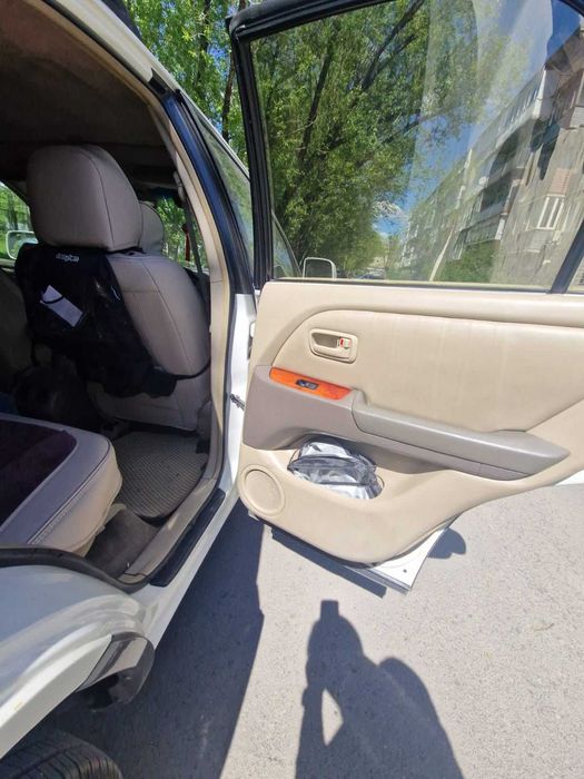 Продам лексус 300