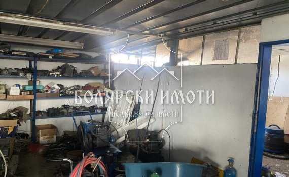 Автосервиз и къща в Самоводене