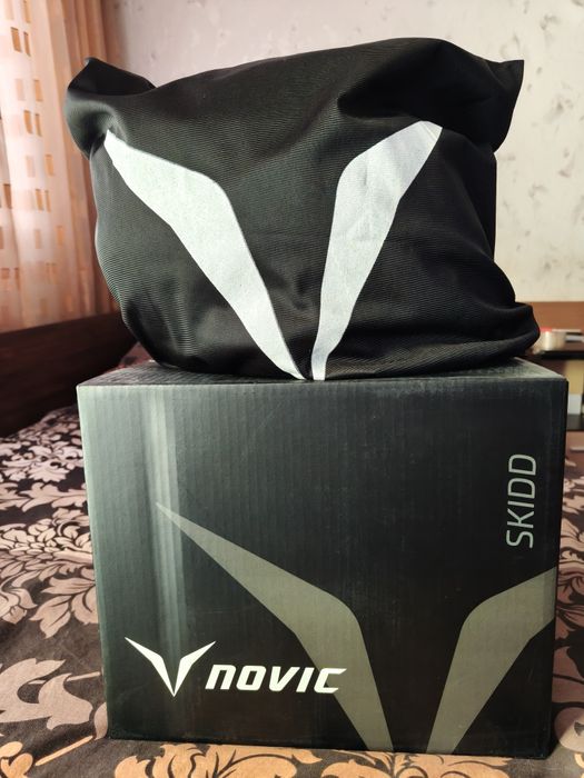 Каска за мотор/скутер Novic Skidd - Gloss Black