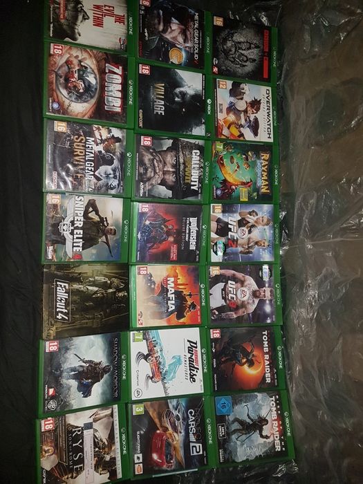 Vand colecție jocuri XBOX ONE 360 pret 700 ron