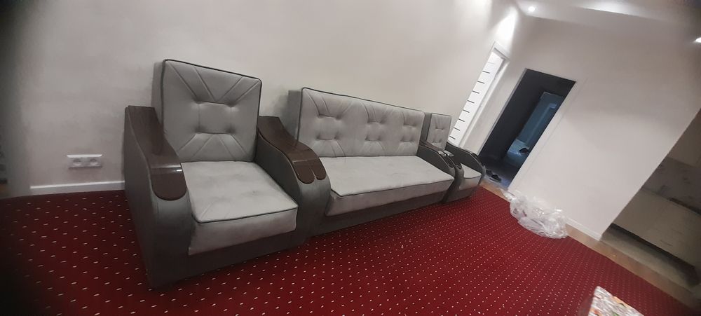Divan kireslo va oshhona ugoloklarimiz sotiladi