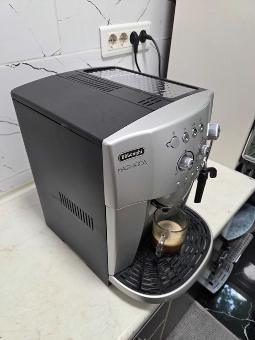Espressor Automat DeLonghi Magnifica ESAM4200.S Aparat cu Cafea Boabe