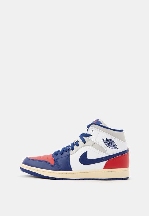 Кроссовки Jordan 1 Mid