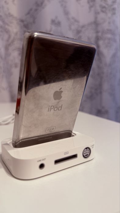 iPod classic 4th generation 20GB baterie noua!