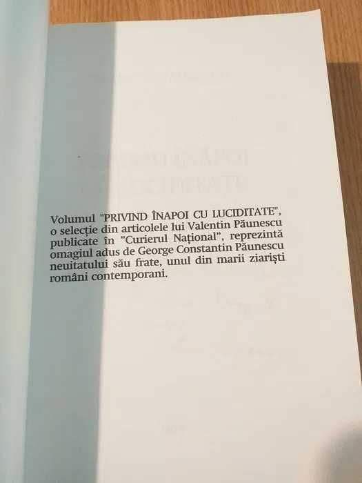 Privind înapoi cu luciditate - Valentin Păunescu - autograf V. Râpeanu