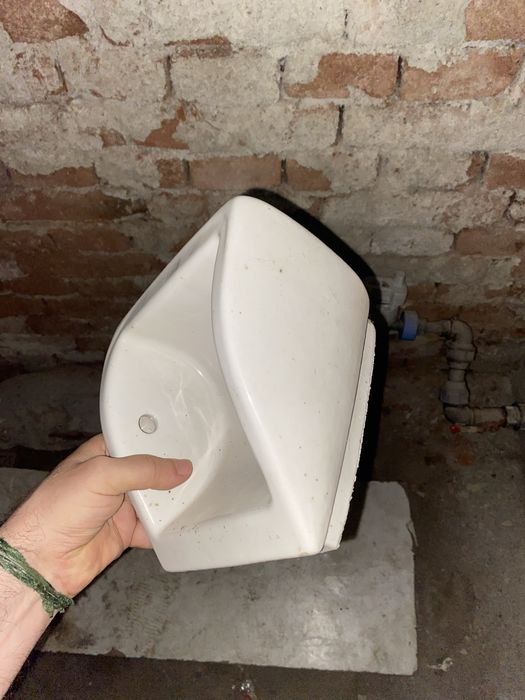 2 chiuvete si suport de hartie igienica cu 100 lei