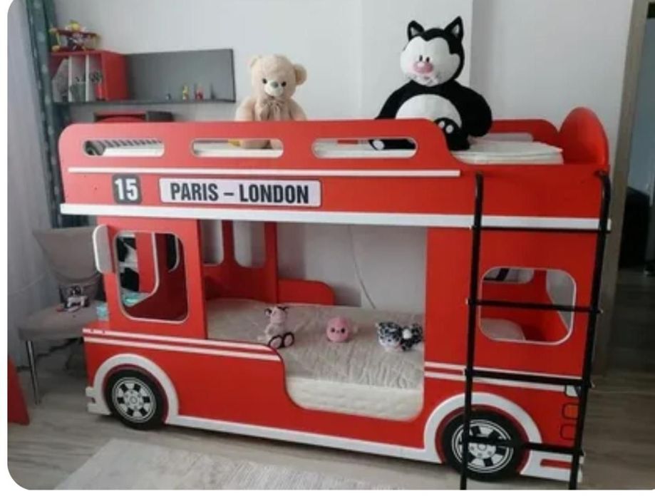 Кровать детская  с матрасом