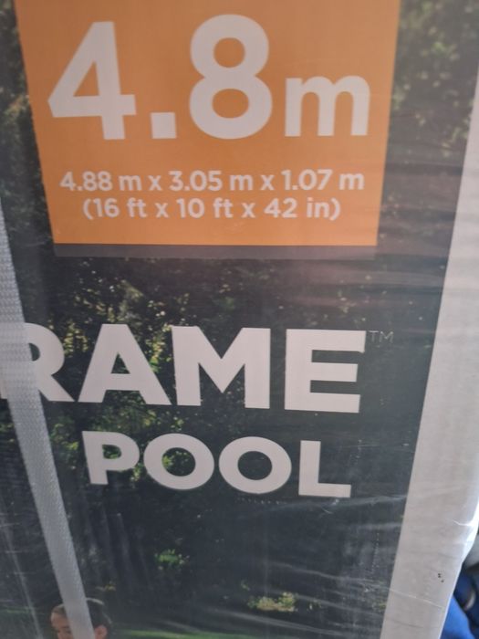 Piscina  nouă de vânzare