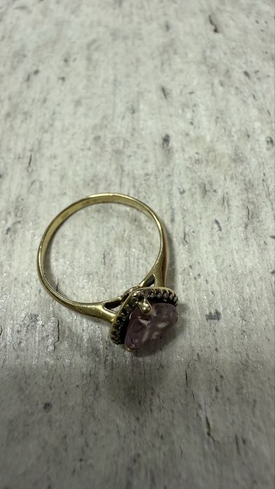 Продам золотое кольцо .