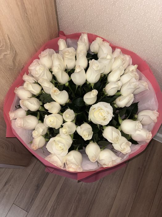 Белые розы 51 штук,75 см,свежые