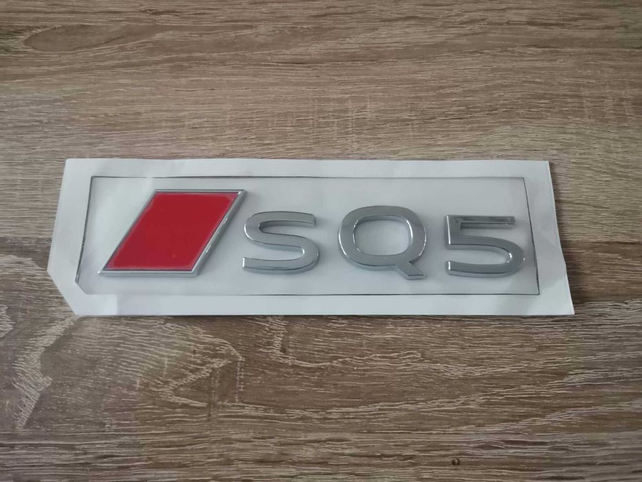 емблема Audi SQ5 нов стил сребристо с червено