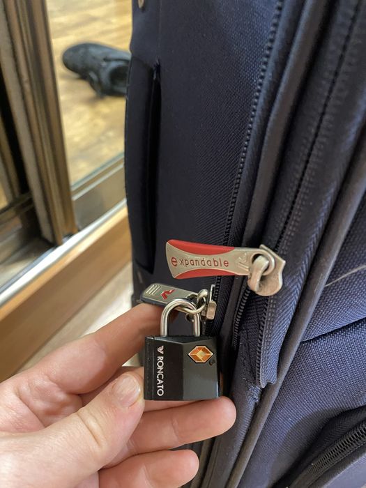 Чемодан roncato средний