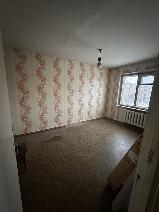 Продам 4 комнатную квартиру