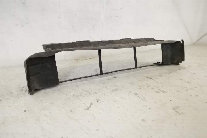 Оригинален долен въздушен дефлектор в добро състояние Мерцедес-Бенц А-