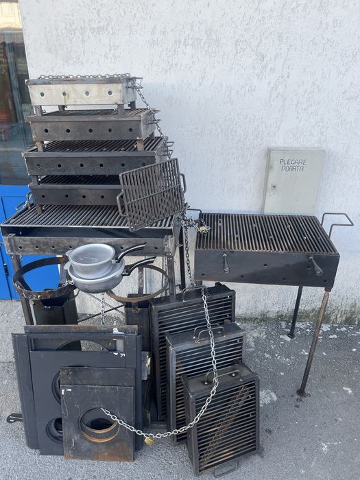 Grătar de grădină pe cărbuni .