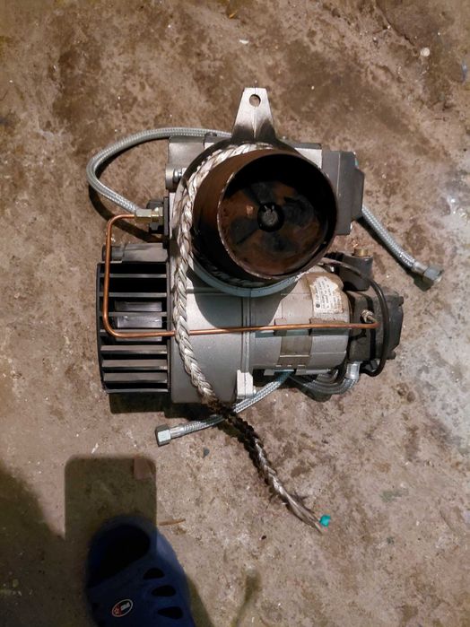 Продавам нафтова горелка Ламборгини. Горелката е използвана малко