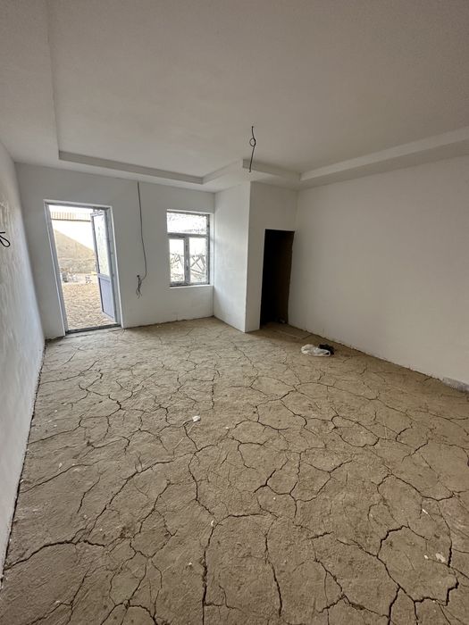 Uy sotiladi Hovli 2ta adeni adeni