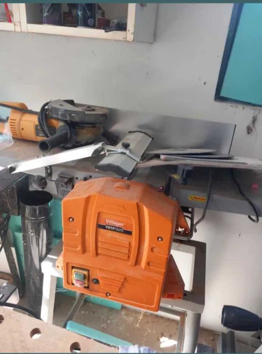 потапящ циркуляр HM100LXU Scheppach и абрихт Villager VSTP 1525 със стойки