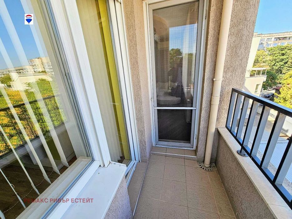 Дава се под наем Тристаен апартамент в Русе, Широк център - 125 кв.м за 408 € - Снимка #14