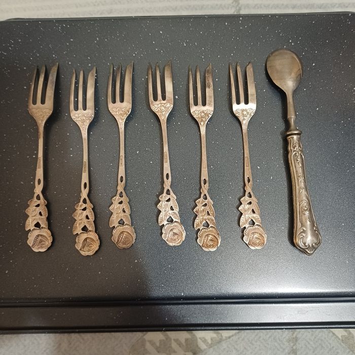 Vând lingurițe și furculițe