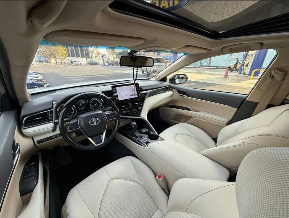 Tayota Camry Hybrid full pozitsiya 2023-yil 2.5mator SROCHNA SOTILADI!