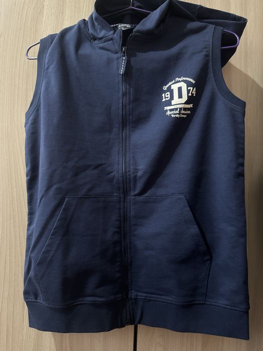 Безрукавка в идеальном состояний.