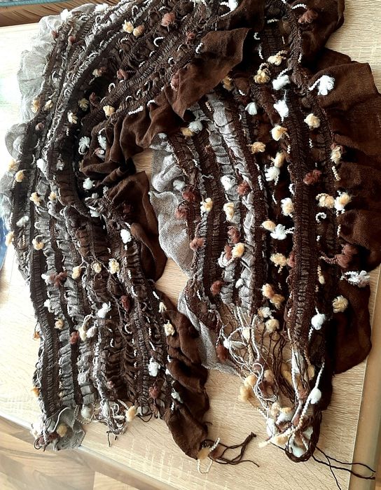 Ефектен ,дълъг шал и Фин ,рошав шал,фин ,шапка