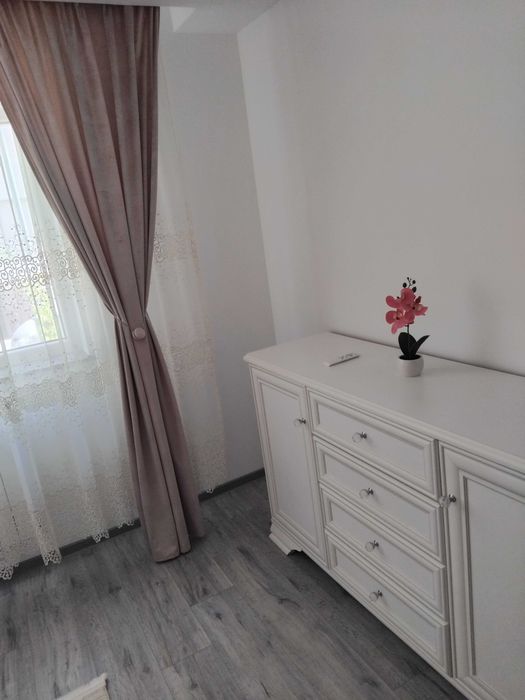 Inchiriez apartament 2 camere semidecomandat pe str Luceafarului parter