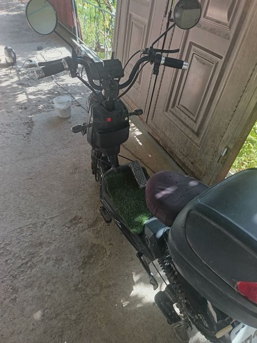 Skuter sotiladi arzon narxda
