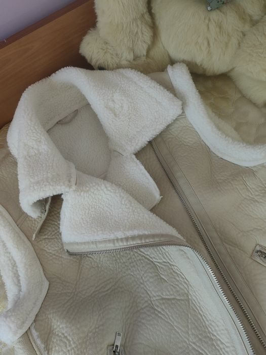 Елек в бежав цвят