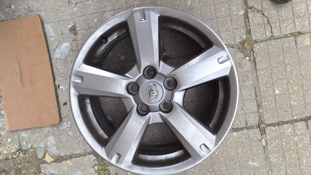 Перфектни, оригинални лети джанти 17" за Toyota Rav4