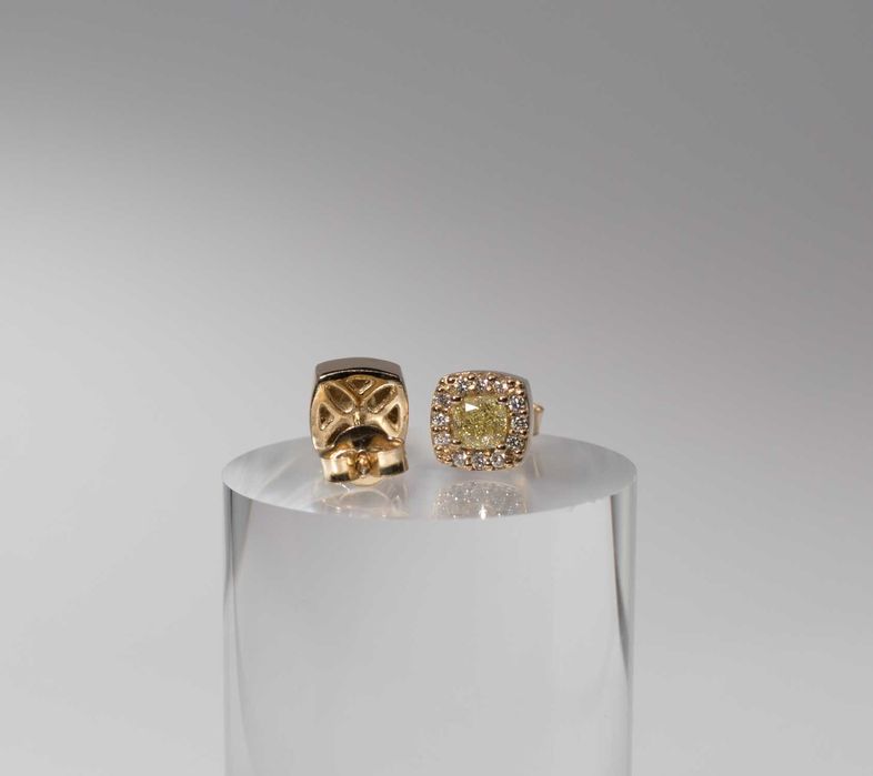 Обеци с жълти естествени диаманти