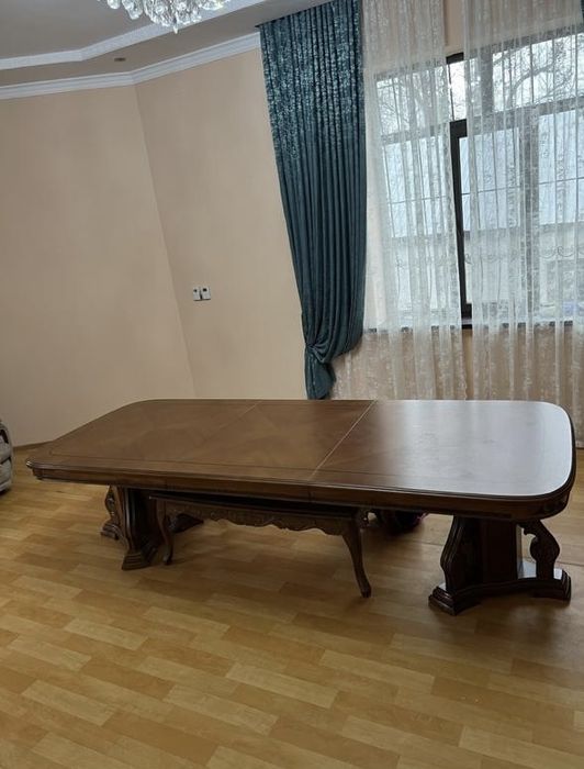 Стол из настоящего дерева